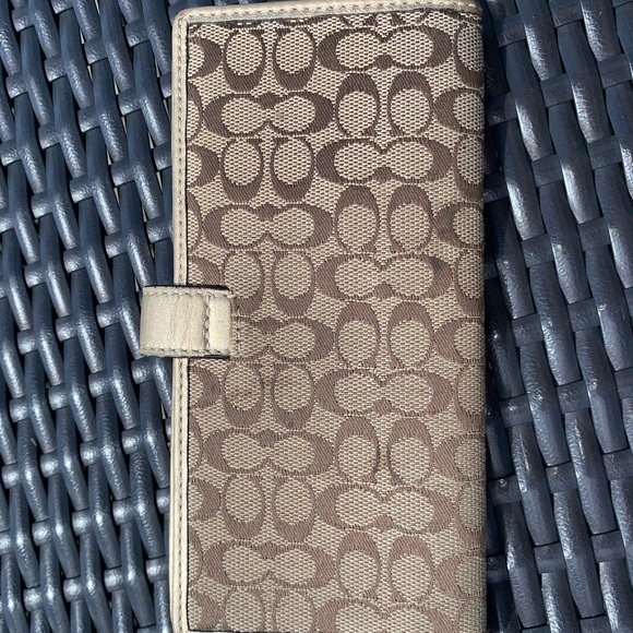 Authentic Vintage Coach Wallet - Picture 2 of 5